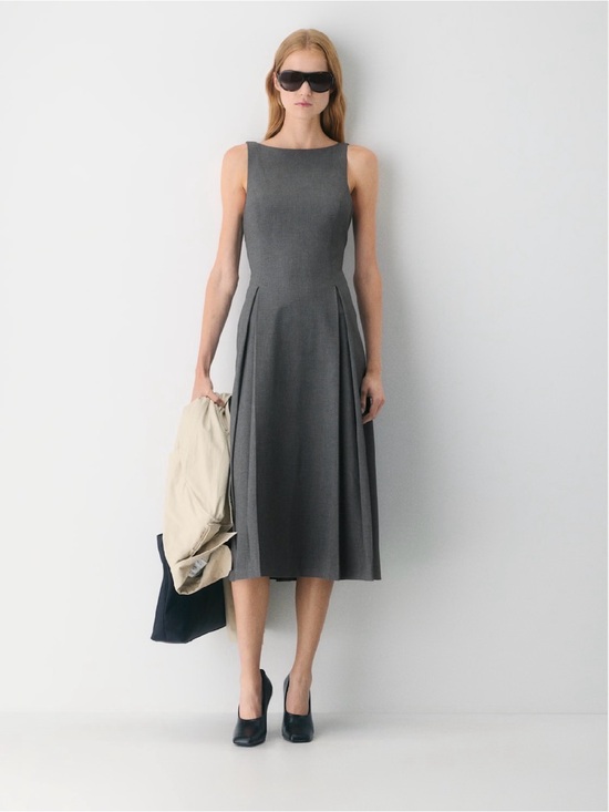Babaton Dresses & Skirts - Babaton Gardenia Heather Charcoal Sleeveless Boatneck Midi Dress 10
